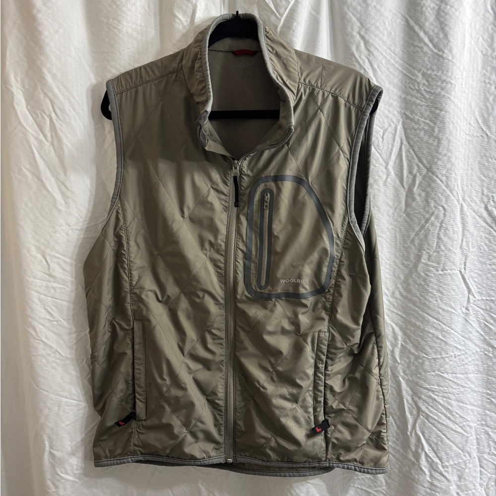 Woolrich Men’s Light Weight Quilted Vest. Size L.